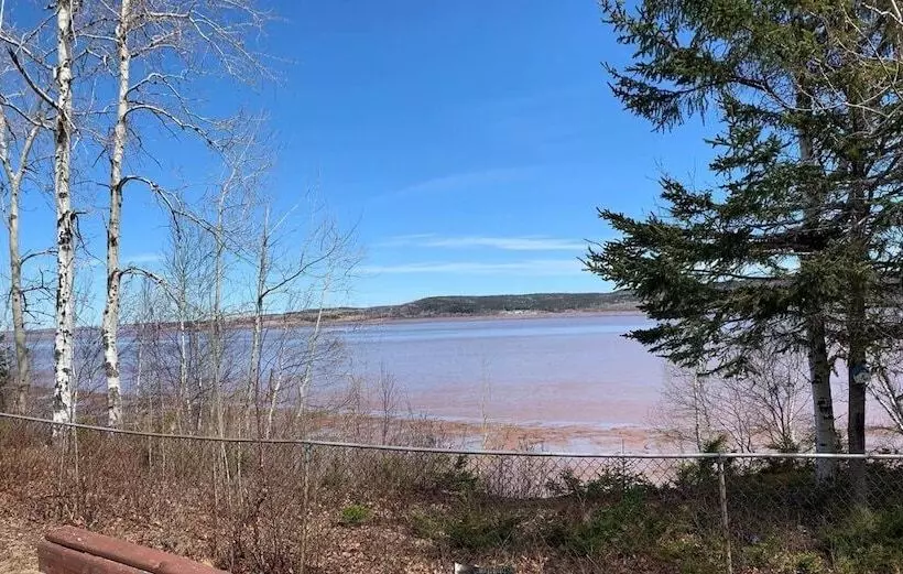 Fundy Rocks Motel And Chocolate River Cottages