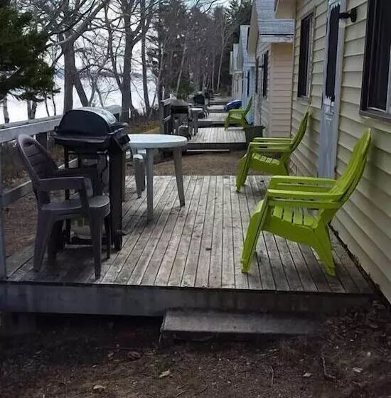 Fundy Rocks Motel And Chocolate River Cottages