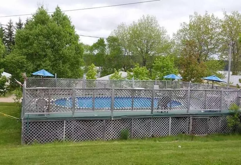 Fundy Rocks Motel And Chocolate River Cottages