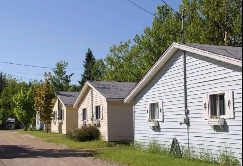 Fundy Rocks Motel And Chocolate River Cottages