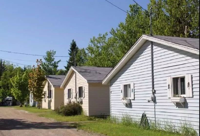 Fundy Rocks Motel And Chocolate River Cottages