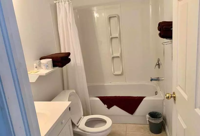 Fundy Rocks Motel And Chocolate River Cottages