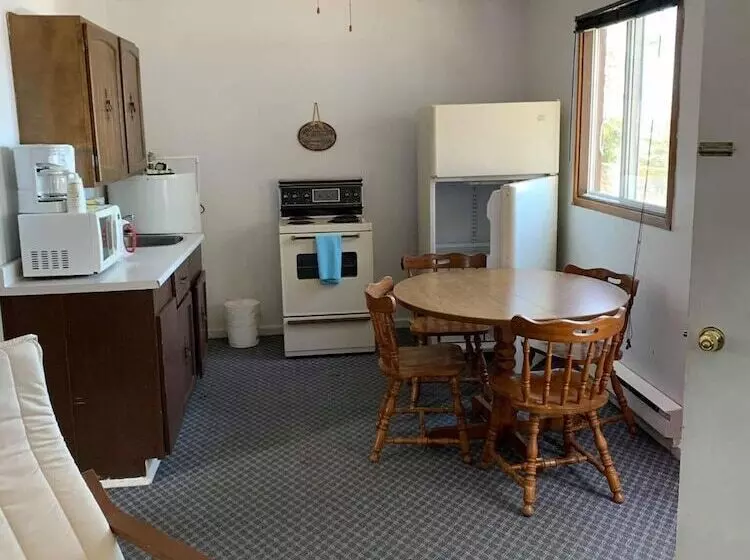 Fundy Rocks Motel And Chocolate River Cottages