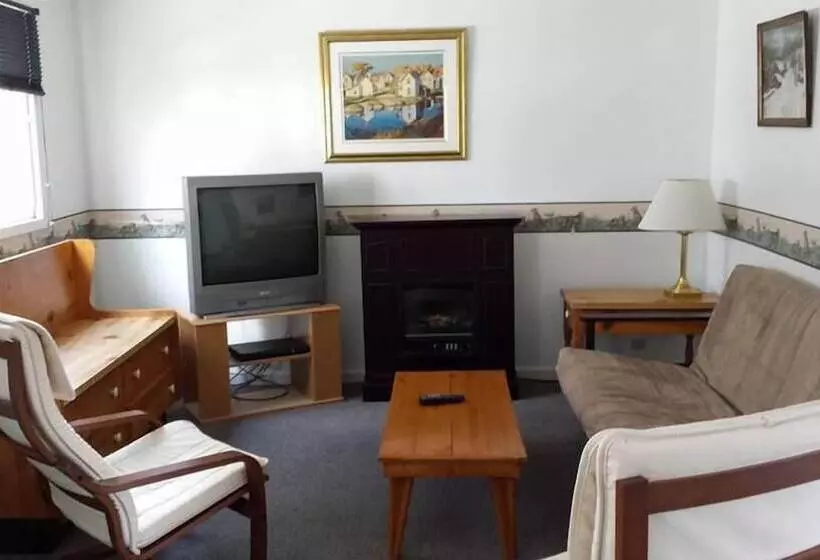 Fundy Rocks Motel And Chocolate River Cottages