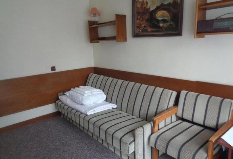 Otel Ow Inter Piast Kalbornia   Z Własną Plażą Z Kąpieliskiem I Przystanią