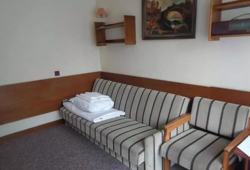 Hotelli Ow Inter Piast Kalbornia   Z Własną Plażą Z Kąpieliskiem I Przystanią