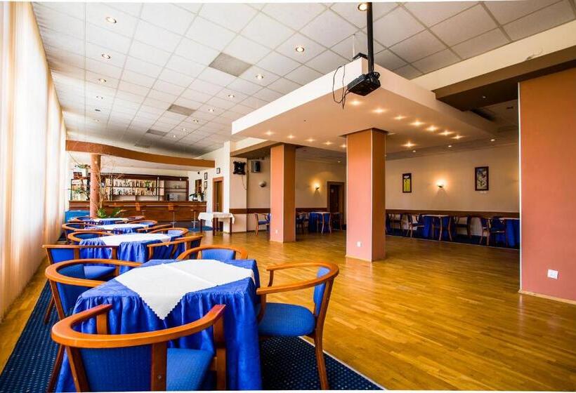 Otel Ow Inter Piast Kalbornia   Z Własną Plażą Z Kąpieliskiem I Przystanią