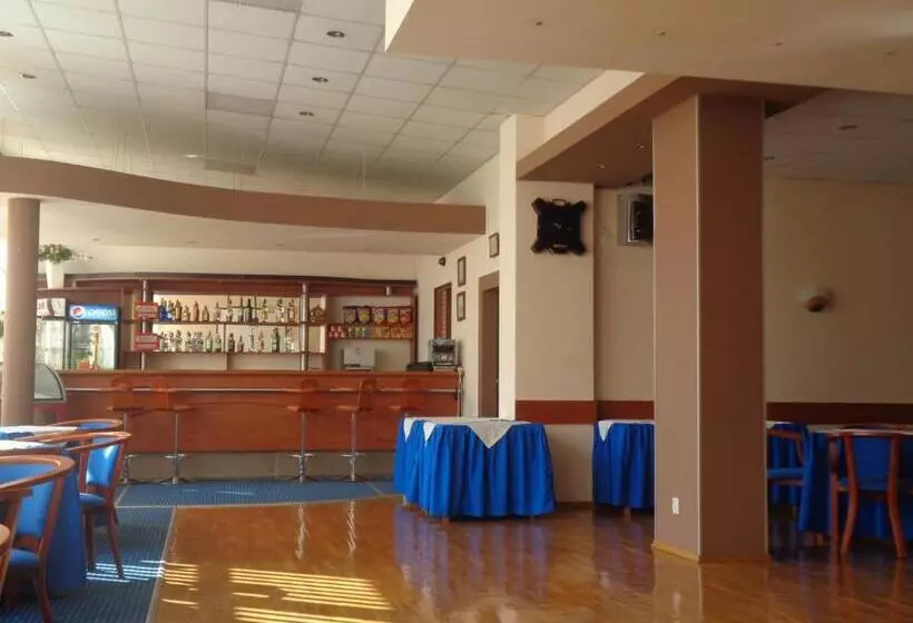 Hotelli Ow Inter Piast Kalbornia   Z Własną Plażą Z Kąpieliskiem I Przystanią