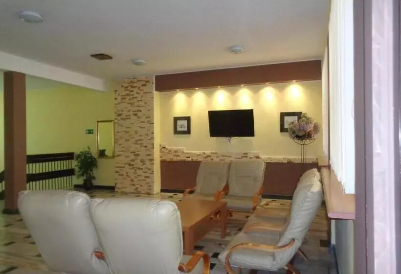 Hotelli Ow Inter Piast Kalbornia   Z Własną Plażą Z Kąpieliskiem I Przystanią