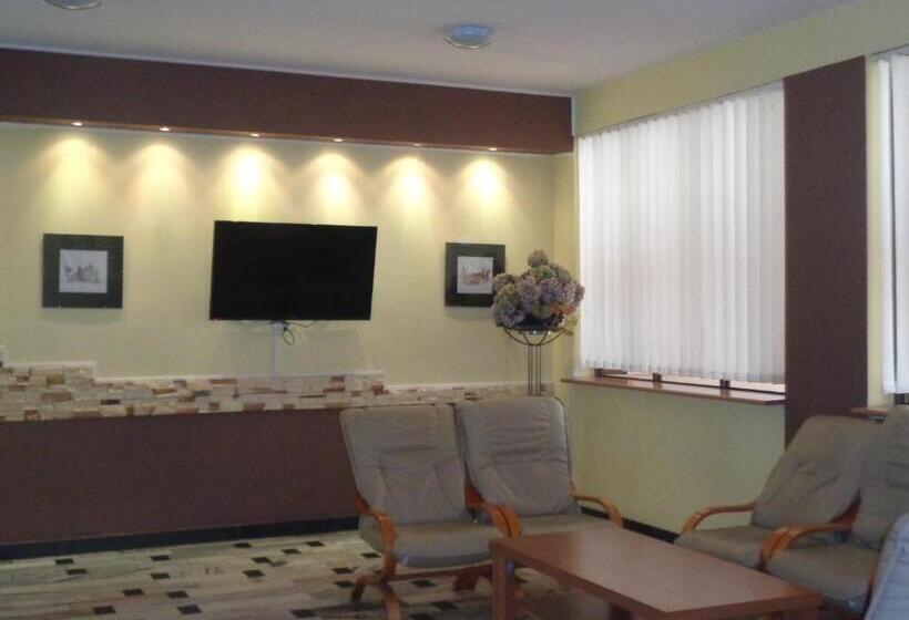 Otel Ow Inter Piast Kalbornia   Z Własną Plażą Z Kąpieliskiem I Przystanią