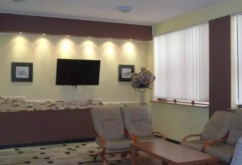 Hotelli Ow Inter Piast Kalbornia   Z Własną Plażą Z Kąpieliskiem I Przystanią