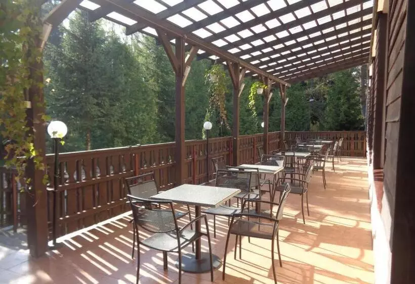 Hotelli Ow Inter Piast Kalbornia   Z Własną Plażą Z Kąpieliskiem I Przystanią