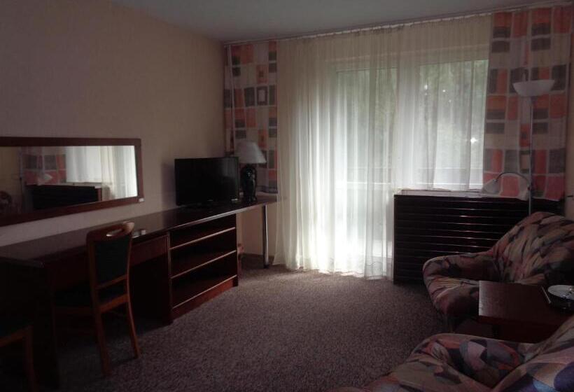 Otel Ow Inter Piast Kalbornia   Z Własną Plażą Z Kąpieliskiem I Przystanią