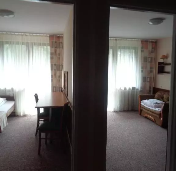 Hotelli Ow Inter Piast Kalbornia   Z Własną Plażą Z Kąpieliskiem I Przystanią