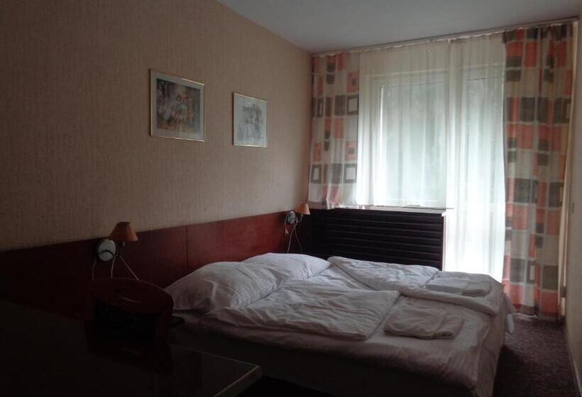 Otel Ow Inter Piast Kalbornia   Z Własną Plażą Z Kąpieliskiem I Przystanią