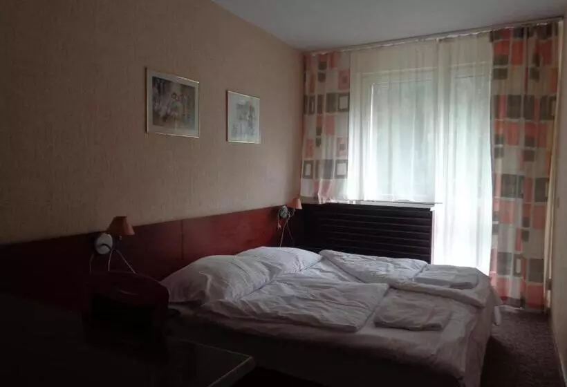 Hotelli Ow Inter Piast Kalbornia   Z Własną Plażą Z Kąpieliskiem I Przystanią