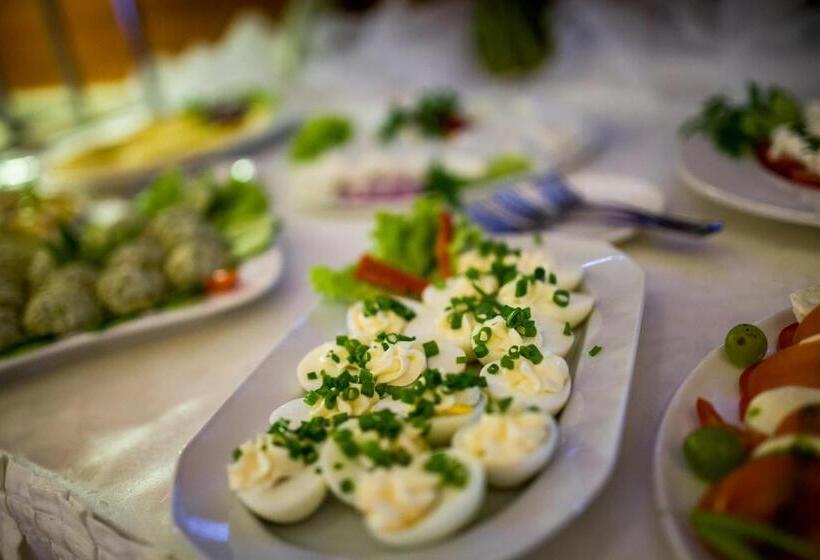 Otel Ow Inter Piast Kalbornia   Z Własną Plażą Z Kąpieliskiem I Przystanią