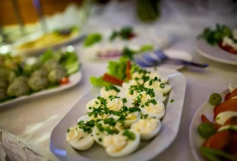 Hotelli Ow Inter Piast Kalbornia   Z Własną Plażą Z Kąpieliskiem I Przystanią