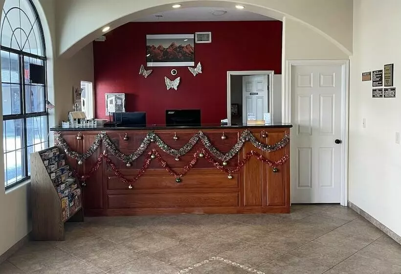 Hotelli Riviera Inn & Suites