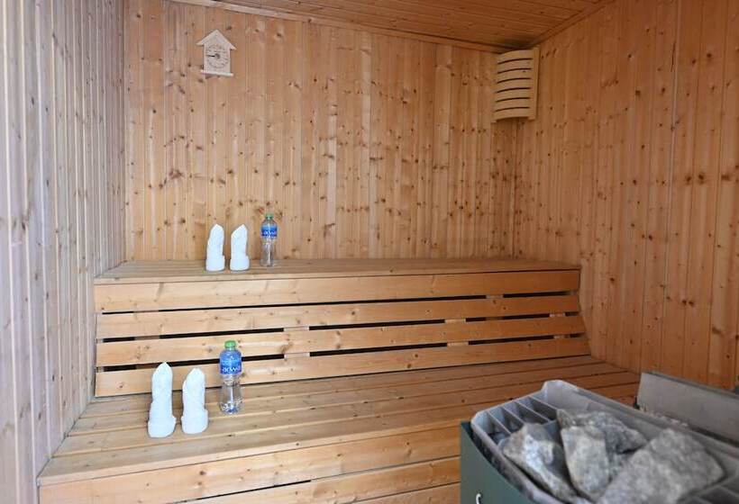 هتل Harbour Suites