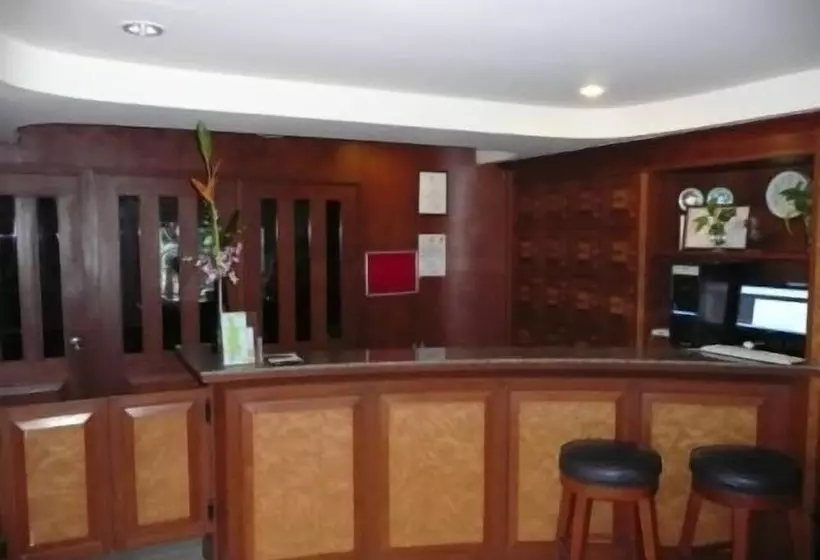 호텔 Adonis Guest House