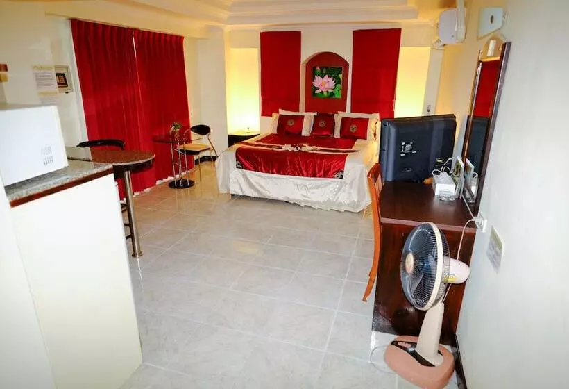 호텔 Adonis Guest House