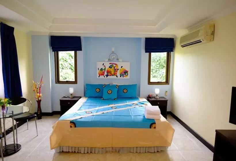 호텔 Adonis Guest House