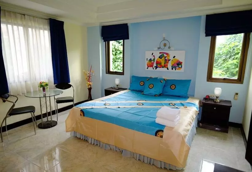 호텔 Adonis Guest House