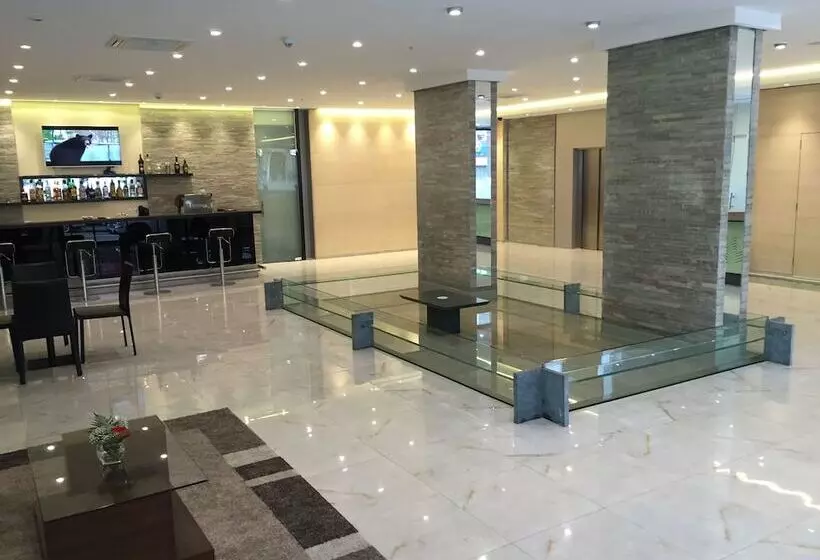 בית מלון כפרי Crystal Tower