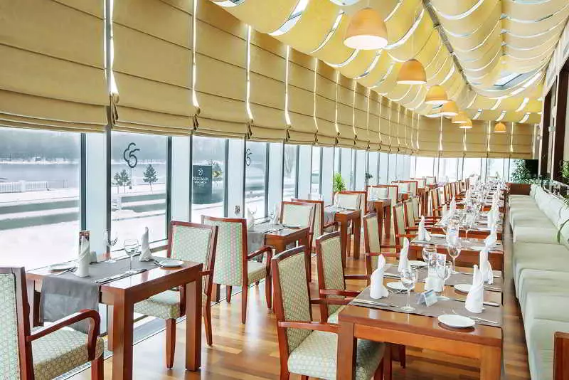 酒店 Dedeman Oskemen Tavros