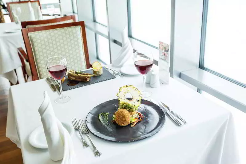 酒店 Dedeman Oskemen Tavros