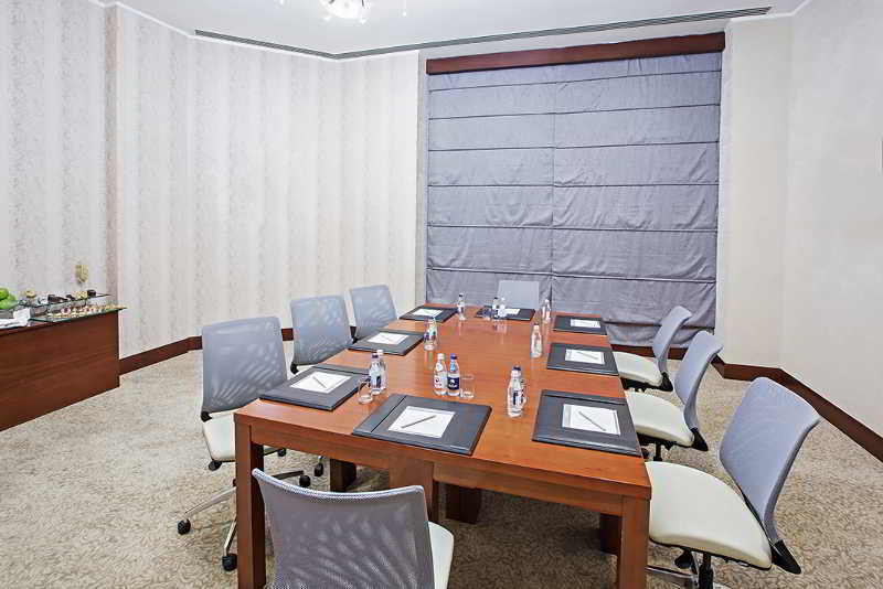 酒店 Dedeman Oskemen Tavros