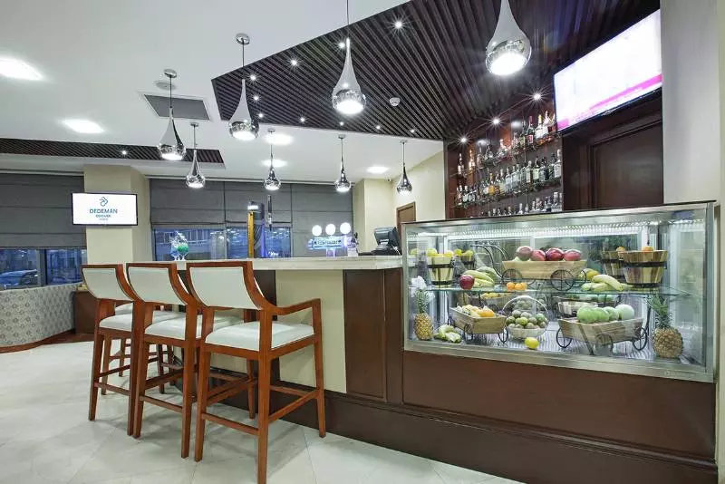 酒店 Dedeman Oskemen Tavros