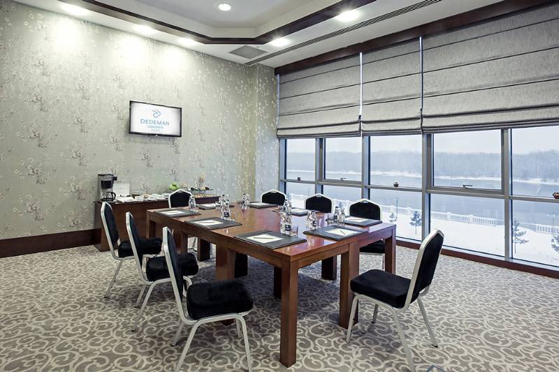 酒店 Dedeman Oskemen Tavros