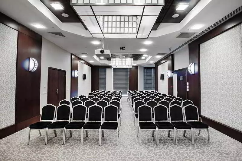 酒店 Dedeman Oskemen Tavros