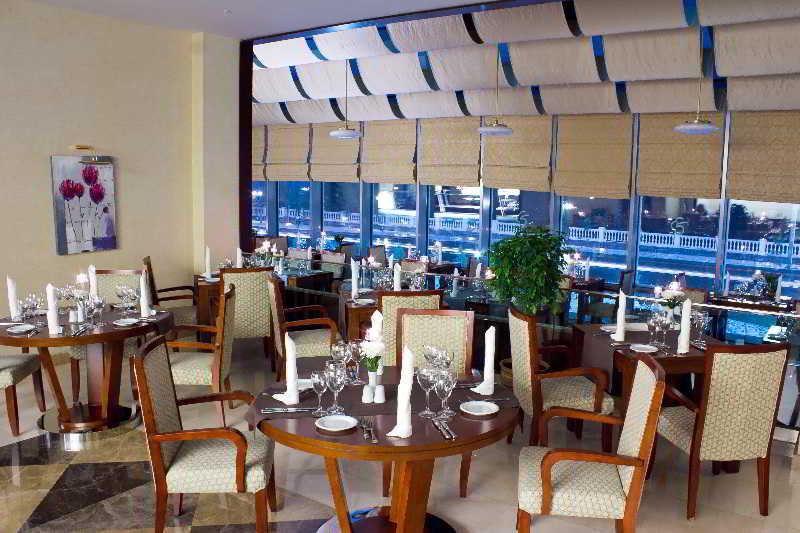 酒店 Dedeman Oskemen Tavros