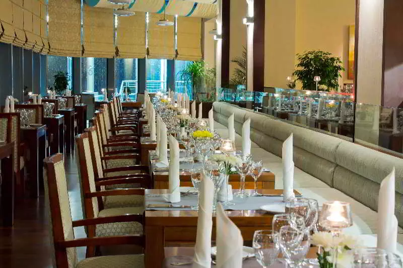 酒店 Dedeman Oskemen Tavros