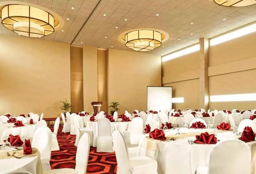 Отель Ibis Gading Serpong