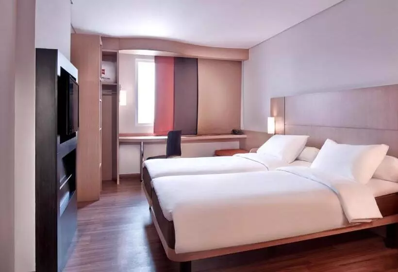 Отель Ibis Gading Serpong