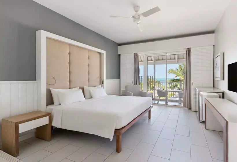 هتل Radisson Blu Azuri Resort & Spa