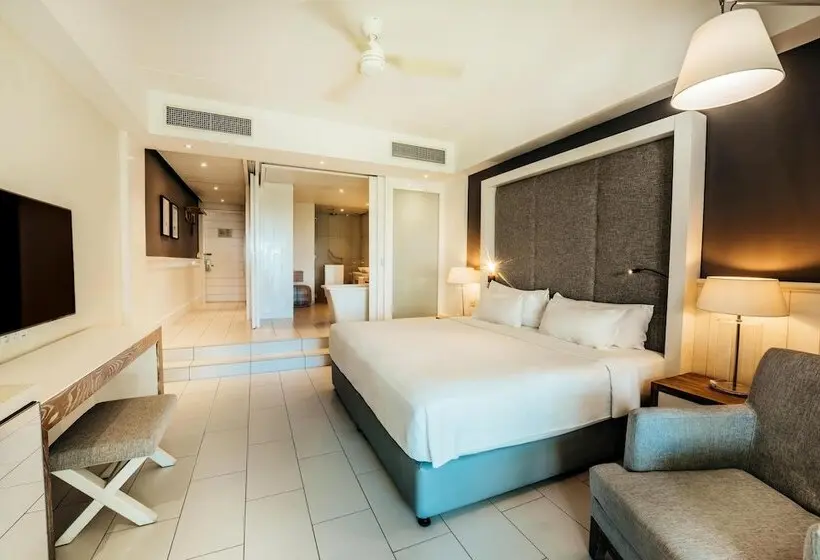 هتل Radisson Blu Azuri Resort & Spa