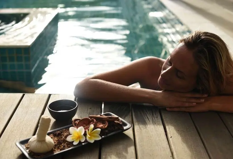 هتل Radisson Blu Azuri Resort & Spa