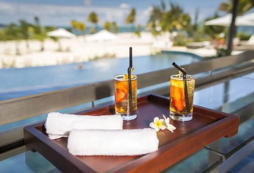 هتل Radisson Blu Azuri Resort & Spa