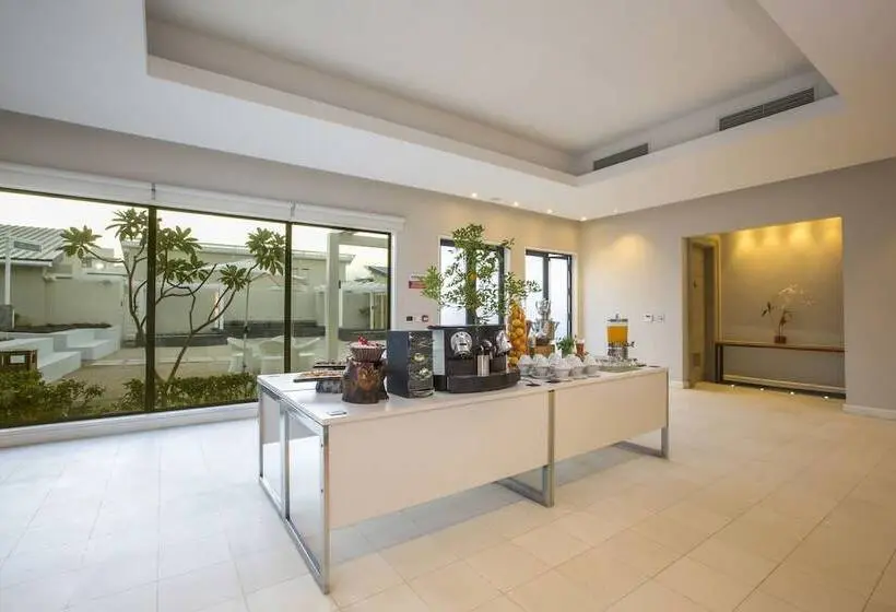 هتل Radisson Blu Azuri Resort & Spa