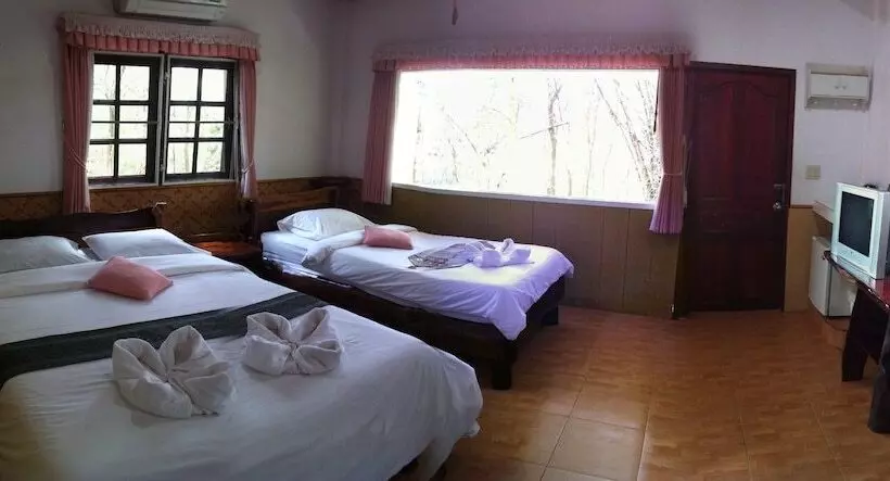 هتل Saiyok River House