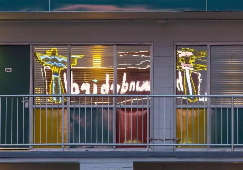 Отель The Thunderbird Inn