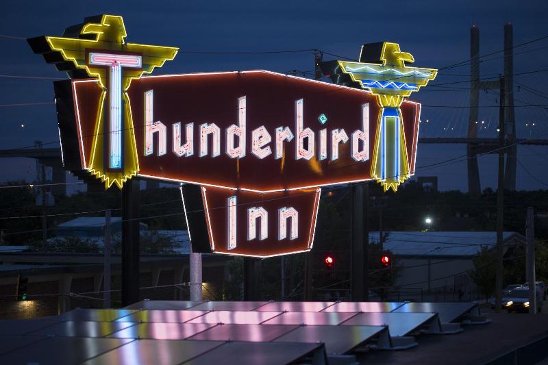 فندق The Thunderbird Inn