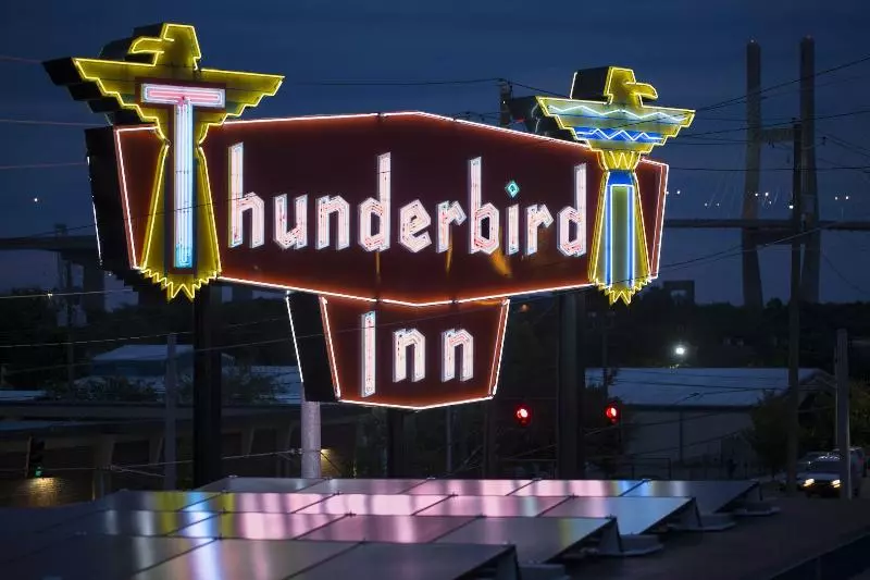 Отель The Thunderbird Inn