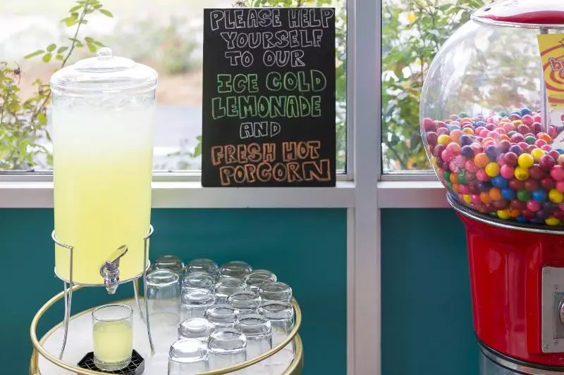 Отель The Thunderbird Inn