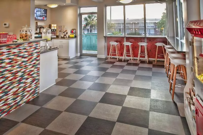 Отель The Thunderbird Inn